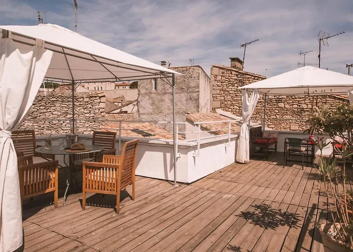 Chez Pepito & Zaza Hypercentre Rooftop Garage Apartment Nimes